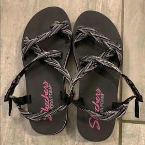 Skechers Yoga Foam Platform Sandal Size 9